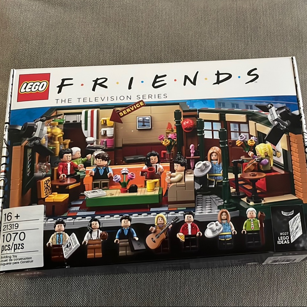 Lego Friends Central Perk Set - pre owned
